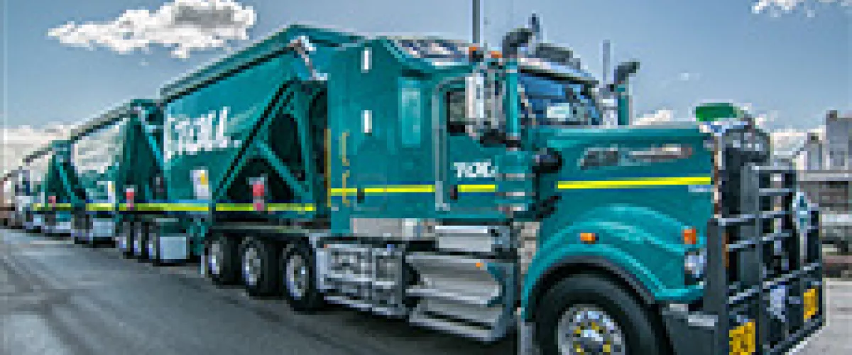 A Toll Mining Services BA triple combination with state-of-the-art belly tipper trailers, designed for the safe and efficient transport of ammonium nitrate (AN).